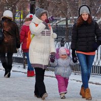 Городские зарисовки. Современники и современницы. :: Геннадий Александрович