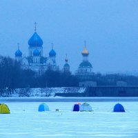 На зимней рыбалке... :: Николай Дони