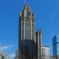 Вид на здание Chicago Tribune с прогулочного катера на р.Чикаго :: Юрий Поляков