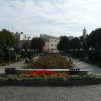 Театральная  площадь  в  Черновцах :: Андрей  Васильевич Коляскин