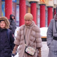 Городские зарисовки. Современники и современницы. :: Геннадий Александрович