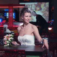 Невеста в ресторане :: Алексей Михайлов