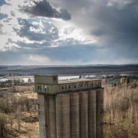 Заброшенное зернохранилище :: Антон Лебедев