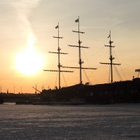 Одинокий корабль во льду :: Станислав Соколов