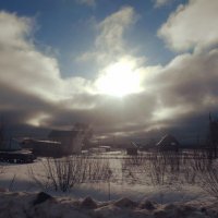 Солнце в мартовских облаках :: Николай Туркин 