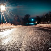 Ночная дорога освещённая фонарём :: Slava Leluga 