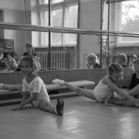 занятия в танцевальном классе :: Irina Zubkova