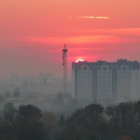 Осенний городской закат. :: Alexey YakovLev