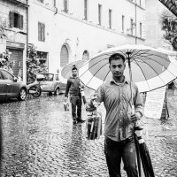 В Риме дождь. Кому зонтик? :: Сергей Михайлов