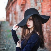 Девушка в шляпе :: Валерий Худушин