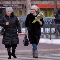 Городские зарисовки. Современники и современницы. :: Геннадий Александрович