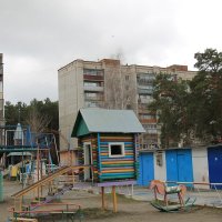 Детская площадка на Прибыткова ("Санта Барбара"). :: Олег Афанасьевич Сергеев