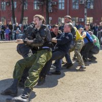 Перетягивание каната. :: Юрий Митенёв