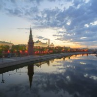 Майский рассвет над Кремлем :: Евгений Цап