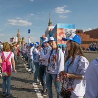 Бессмертный Полк растёт из года в год... :: Ирина Данилова