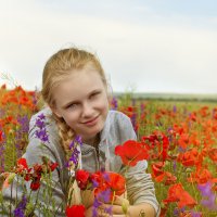 Портрет девочки среди полевых цветов :: Глеб Буй