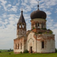 Урочище Анненково. Церковь Троицы Живоначальной :: Роман Царев