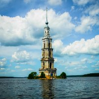 Затопленная колокольня в Калязине :: Дима Дима
