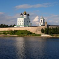 Вид через реку Великая. Троицкий кафедральный собор. :: Олег Смольников