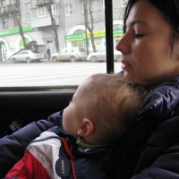 Мать и дитья в салоне такси :: Leonid 