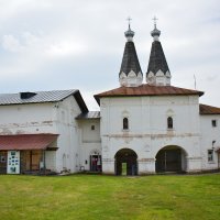 Ферапонтовский монастырь, вид со двора :: Борис Устюжанин