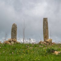 Безмолвные стражи - древние каменные столбы-менгиры... :: Юлия Бабитко