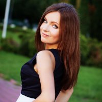Девушка в парке :: Darya Lavinskaya