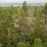 Вид с горы Большой камень на соседний камень поменьше :-) :: Александр Иванов