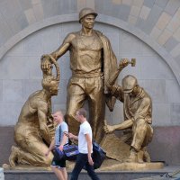 Городские зарисовки. Современники и современницы. :: Геннадий Александрович