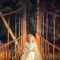 Девочка на мосту :: Марина Зотова