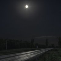 Шоссе в лунную ночь :: Константин Бобинский