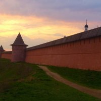 Вечернее небо над монастырем :: Лидия Вихарева