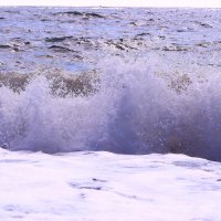 Волны на берег роняют брызги :: Татьяна Ломтева