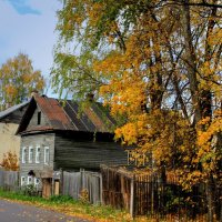 осень на улицах старого города :: Сергей Кочнев