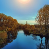 Река одетая в осень :: Сергей 