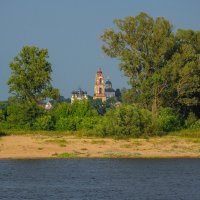 Старая церковь на берегу Волги :: Сергей Тагиров
