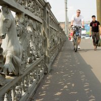 На мосту :: Денис Добровольский