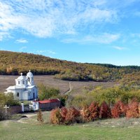 Восстановленный храм в с.Лаки (Крымская Хатынь) :: Ольга Голубева