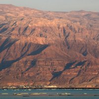 на противоположном берегу Мертвого моря видны горы в Иордании :: vasya-starik Старик
