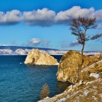 Скалистый берег острова Ольхон :: Анатолий Иргл