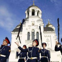 Не хуже Кремлёвских курсантов... :: Сергей Венявский