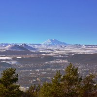 Пятигорск на фоне Эльбруса :: Николай Николенко