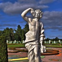 Скульптура "Осень", нижний парк Ломоносовского дворца. :: Владимир Ильич Батарин