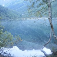 Раннее утро на озере Кардывач- в воде отражаются не только горы,но и облака :: ТАТЬЯНА 