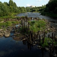 остатки плотины на реке :: Сергей Кочнев