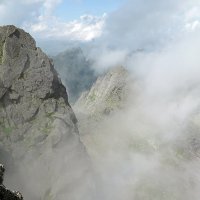 Горы в облаках :: Сергей Карцев