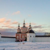 Свенский монастырь в первых лучах :: Александр Березуцкий (nevant60)