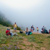 туристы перед спуском в облака :: Солнечная Лисичка =Дашка Скугарева