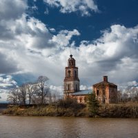 Храм на берегу реки :: Антон Лебедев