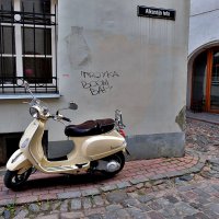 "Vespa" в Старой Риге :: wea *